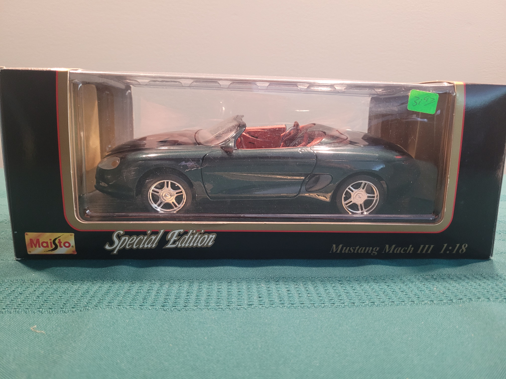Maisto 1/18 Scale Mustang Mach III Special Edition