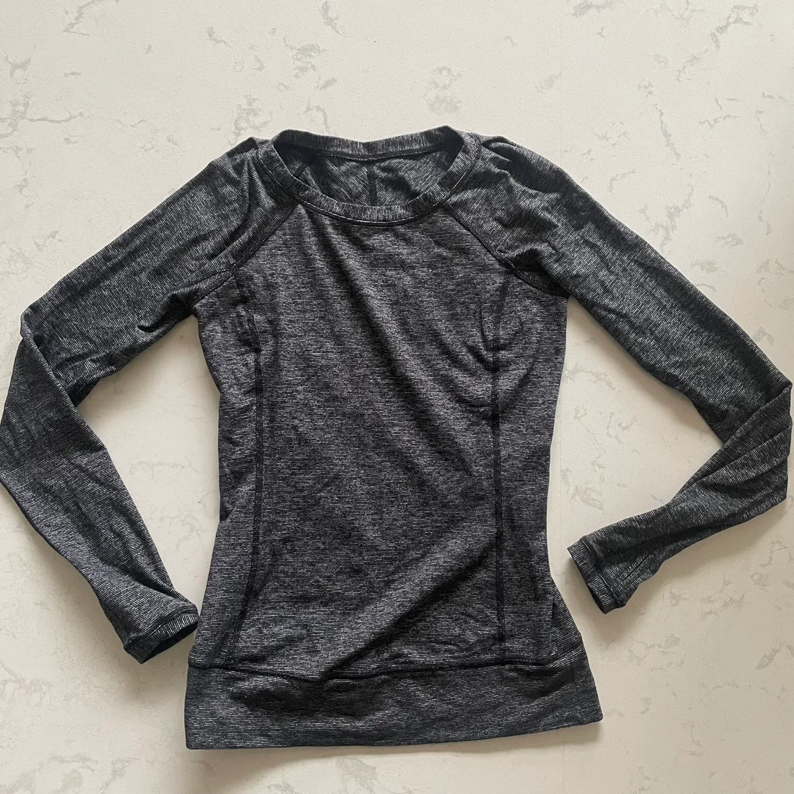 Lululemon Long Sleeve Shirt, grey, size 4 thumbnail