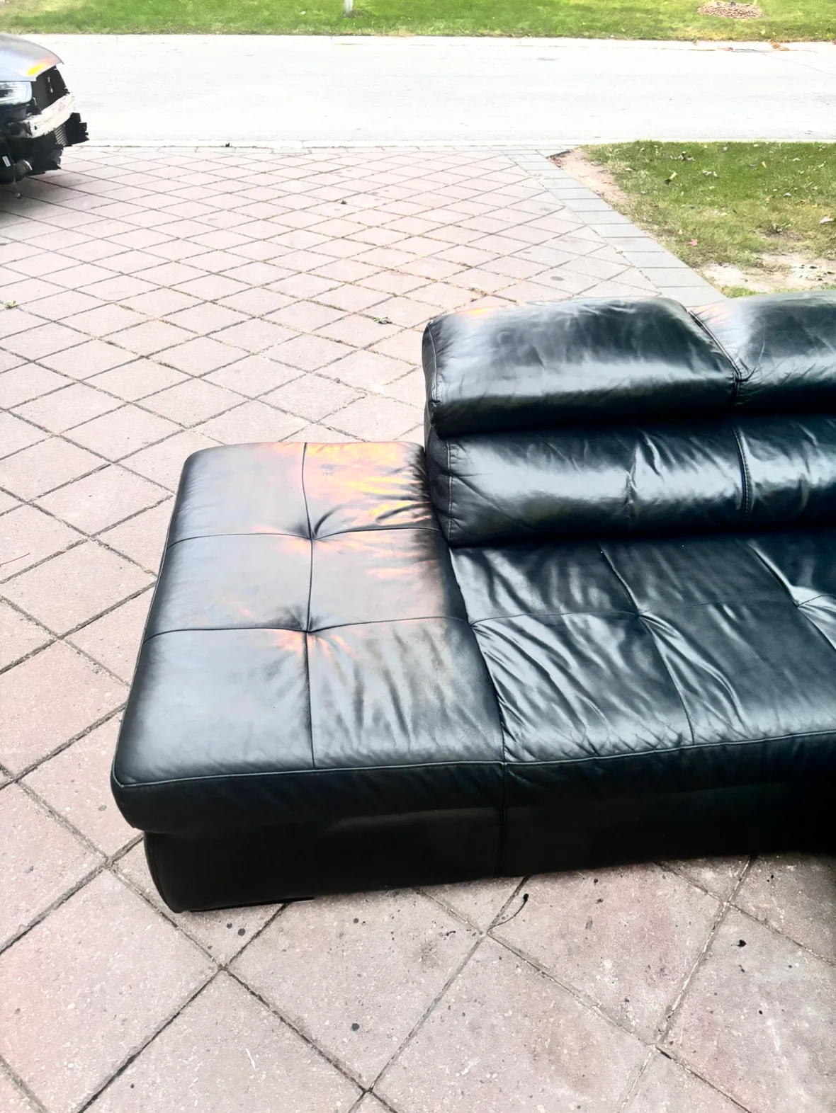 Black Leather Sectional image indicator(5)
