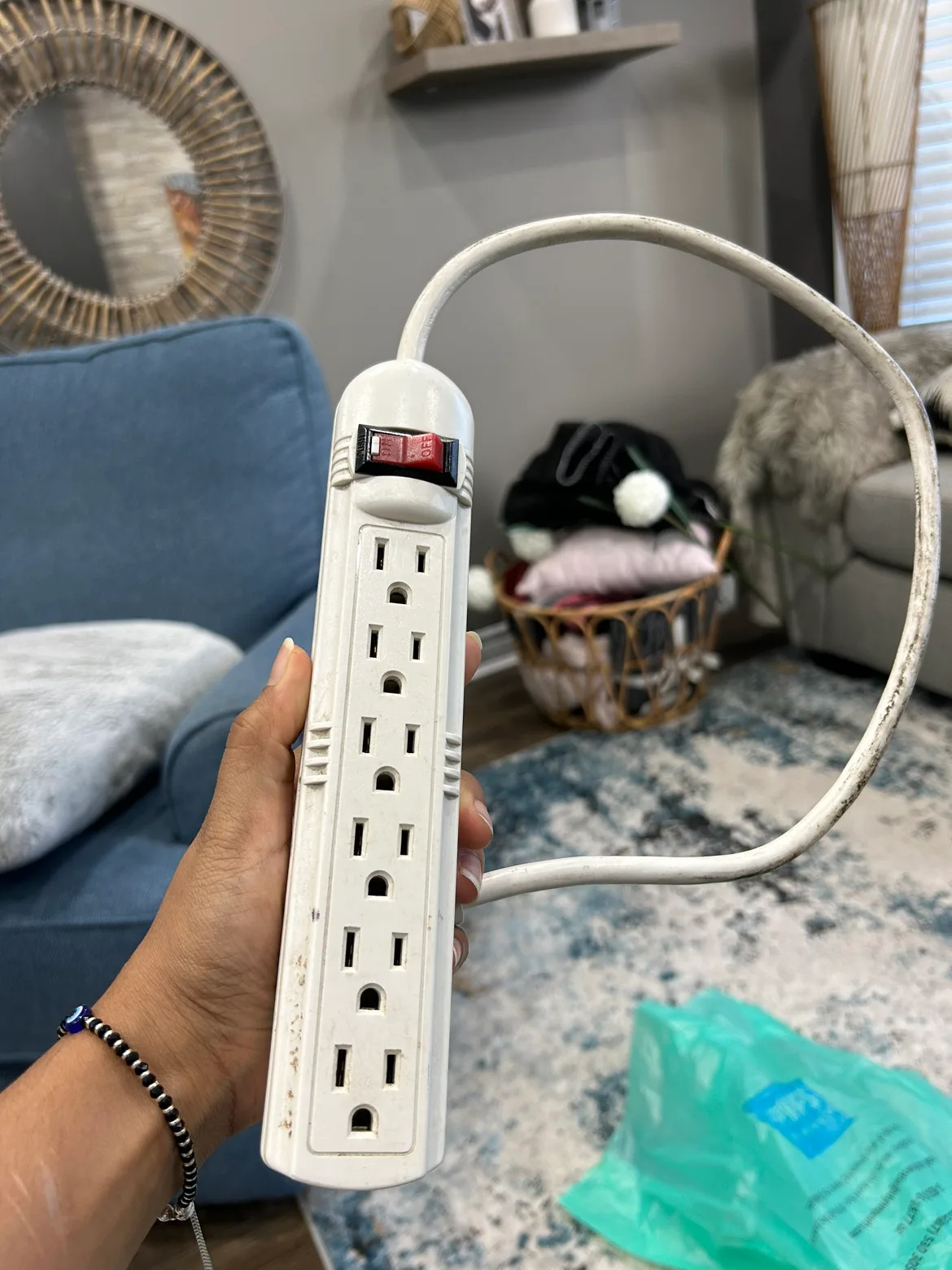 6 Outlet Surge Protector thumbnail