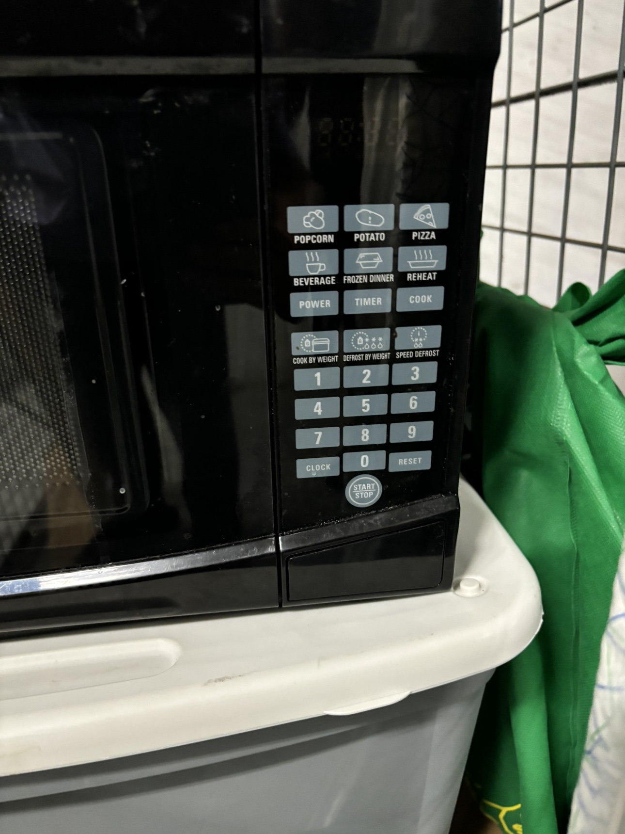 RCA Microwave - photo 2