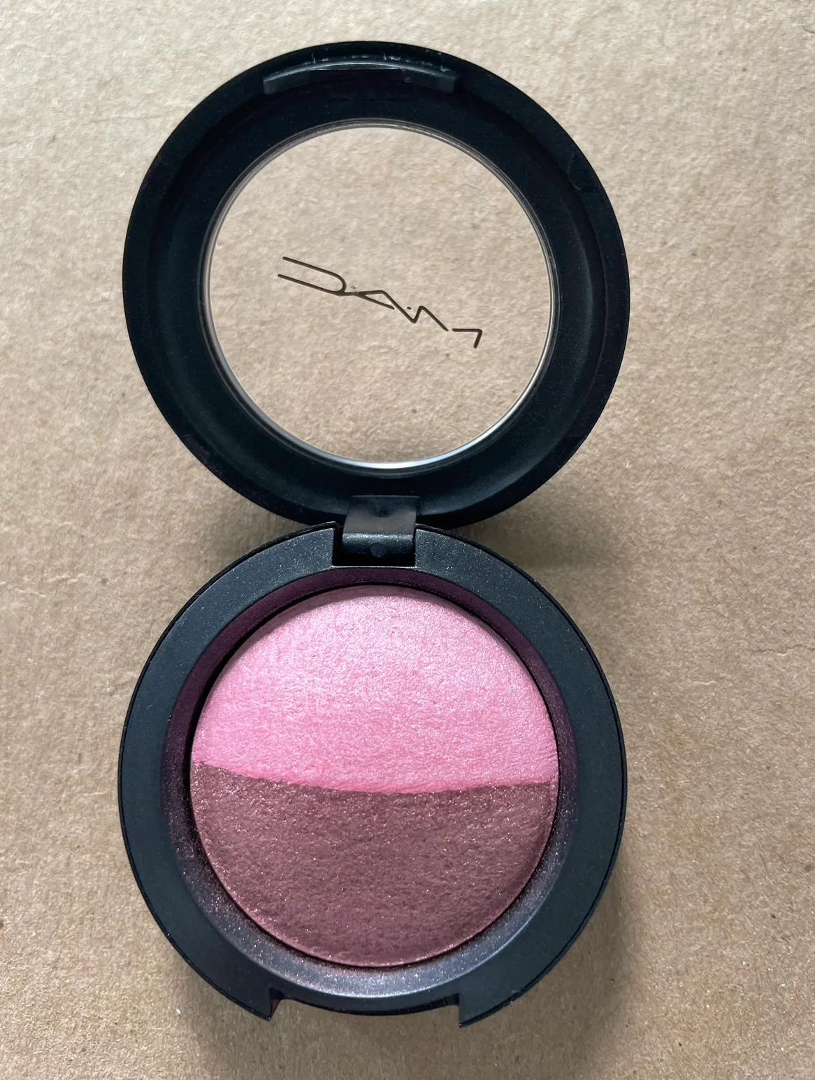 MAC Pretty & Prim Duo Eyeshadow image indicator(2)