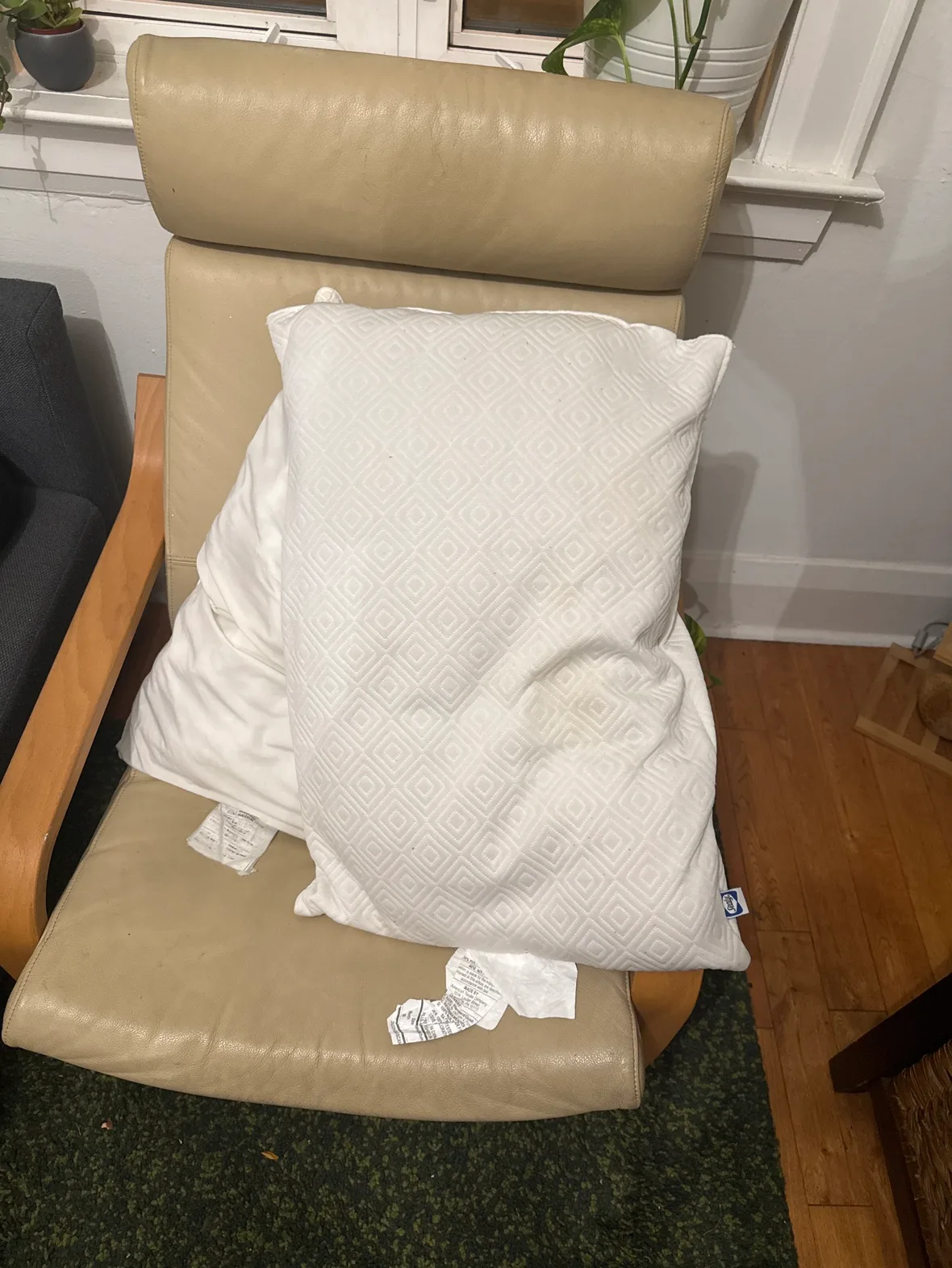 Free White Pillow thumbnail