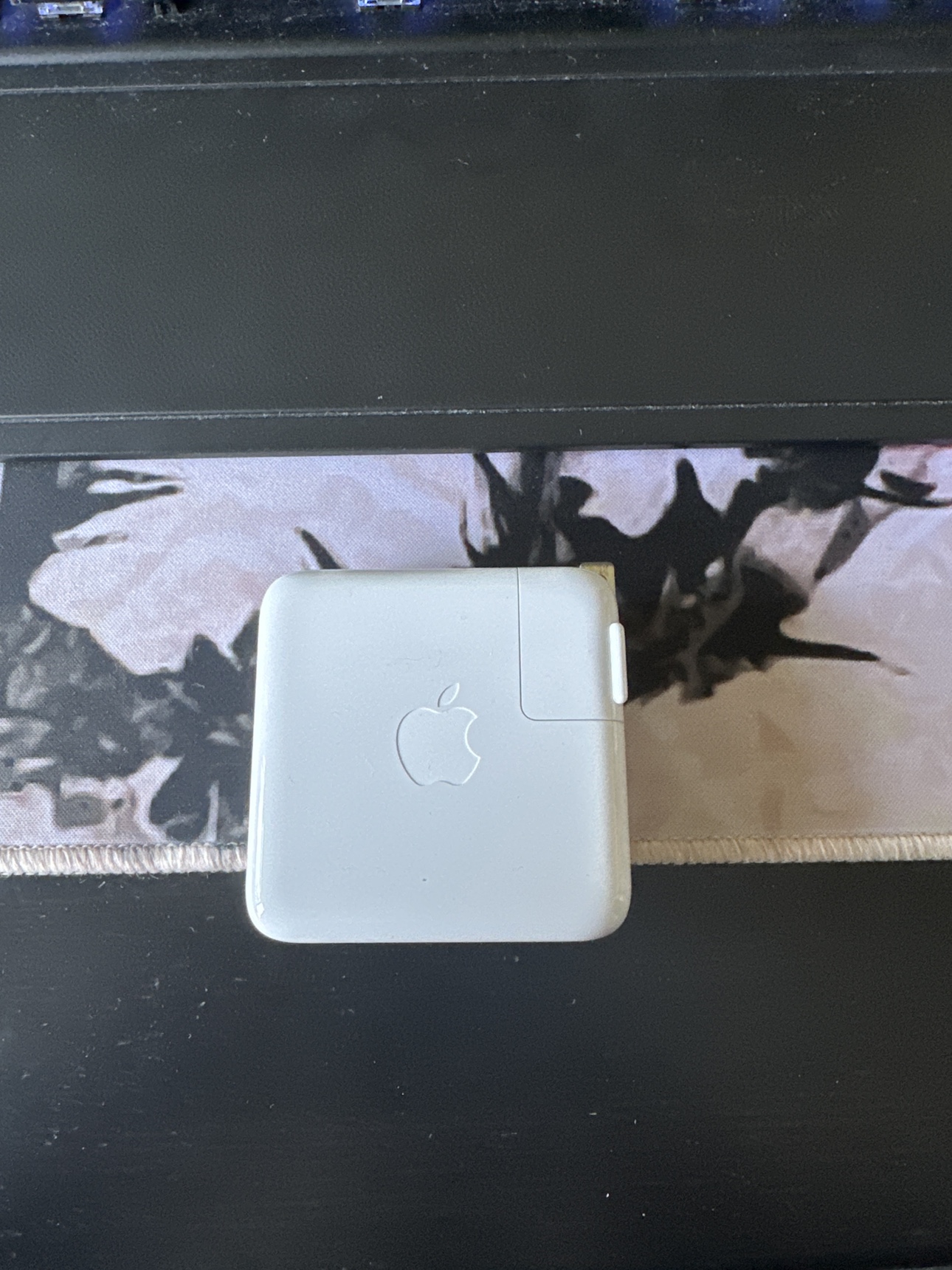 Macbook charger NEW 65W