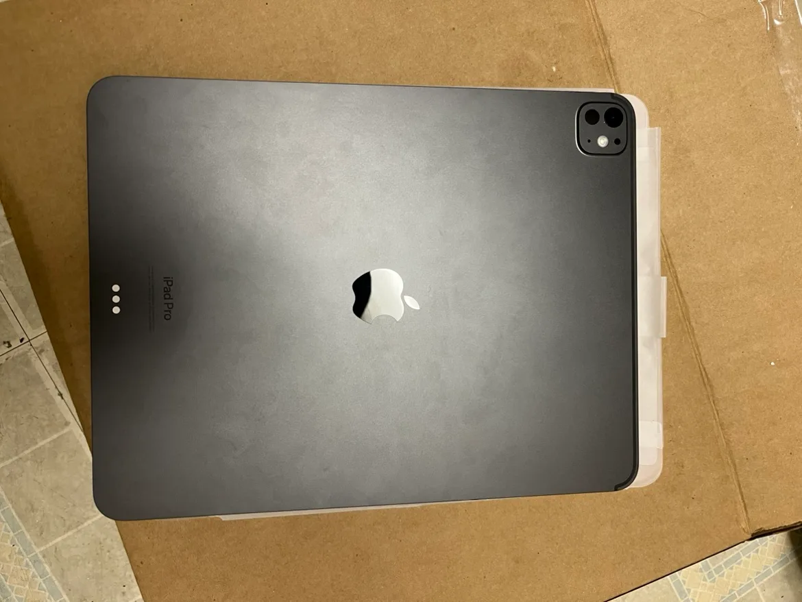 13-inch iPad Pro Wi-Fi 256GB (M4), iPad Pro. Thinpossible. image indicator(3)