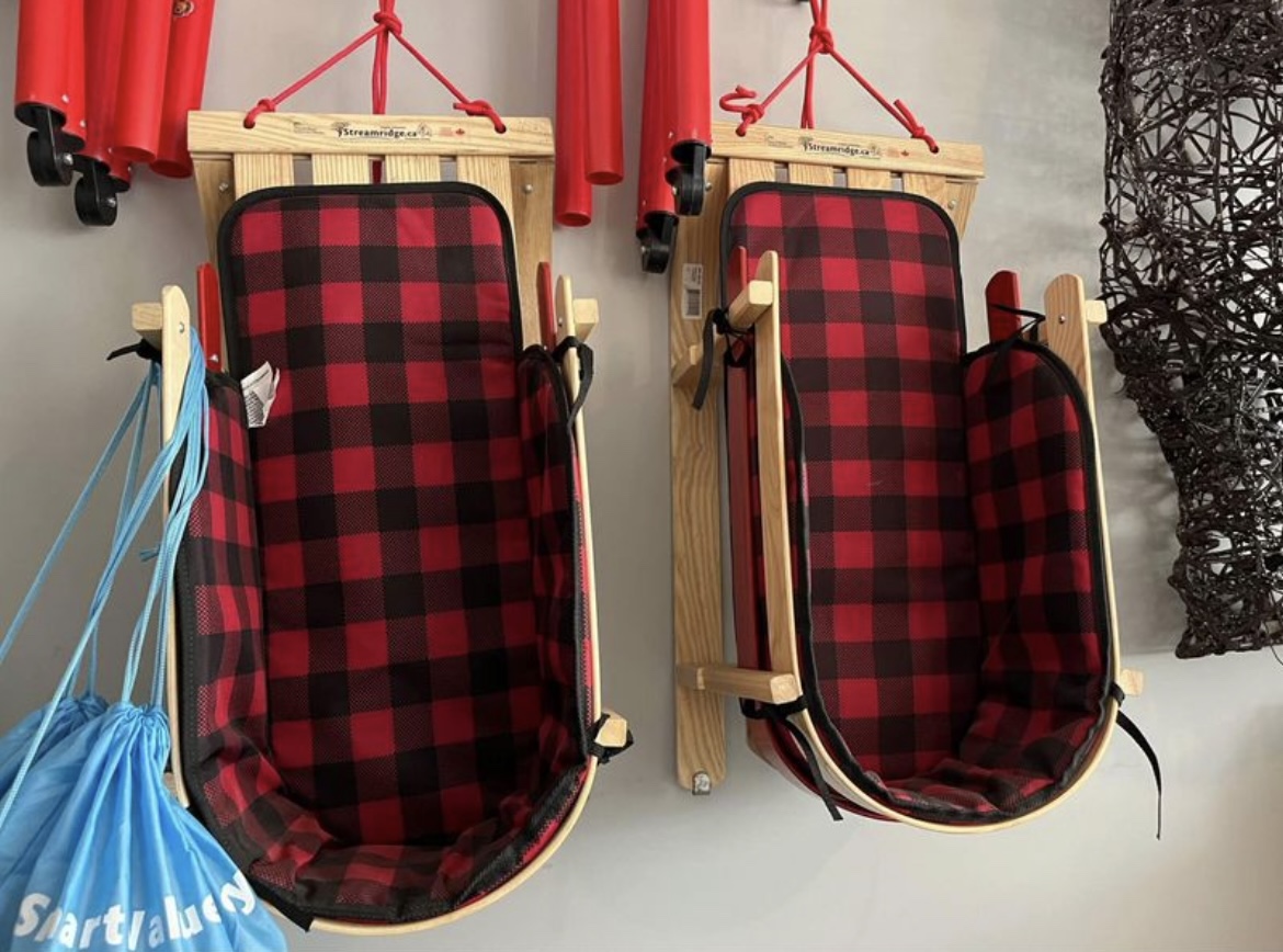 Wooden sled from Canadian Tire in very good condition
