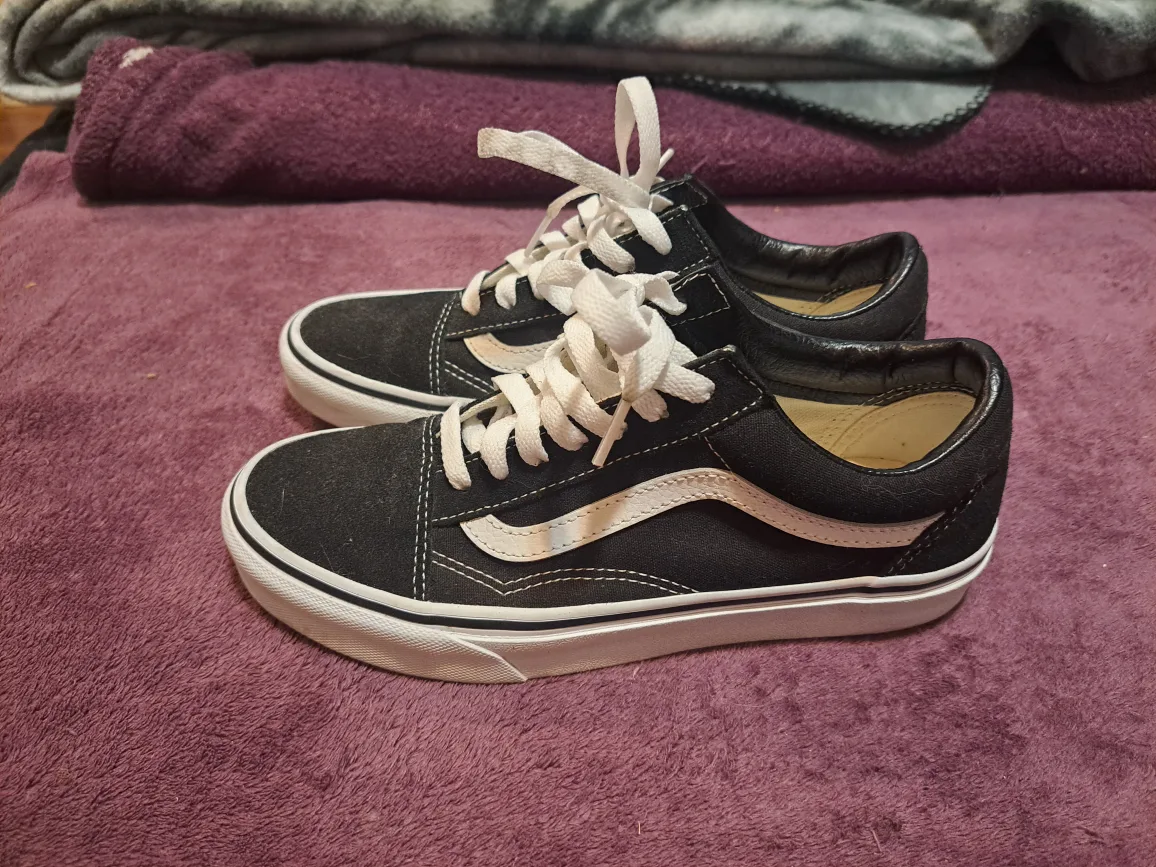 Vans Old Skool Black & White Shoes Size 7 image indicator(2)