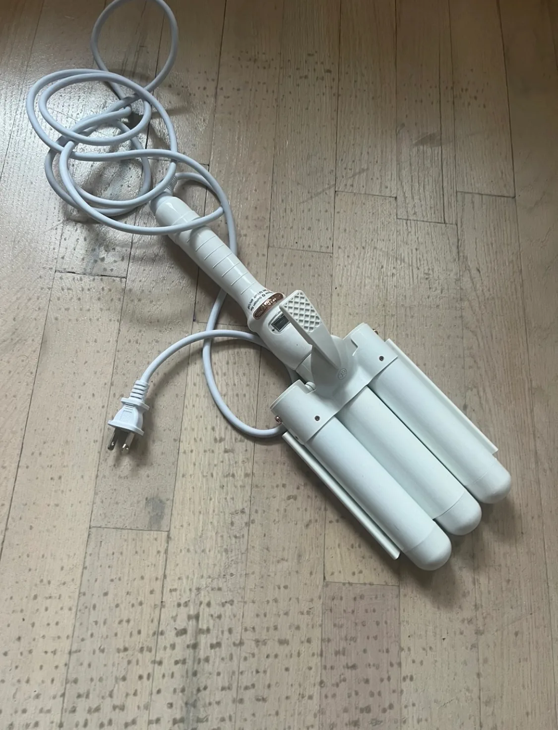 Triple Barrel Curling Iron thumbnail