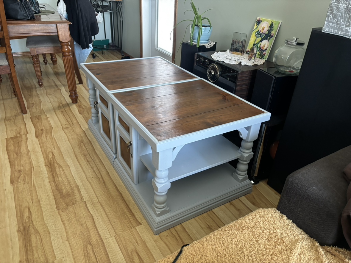 Pair of End Tables - photo 3