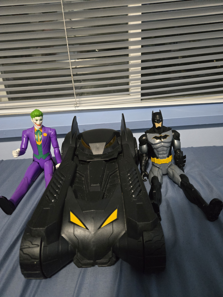 Batman and The Joker Action Figures - photo 2