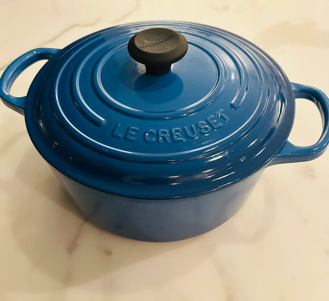 Blue Le Creuset Dutch Oven pot. image indicator(2)