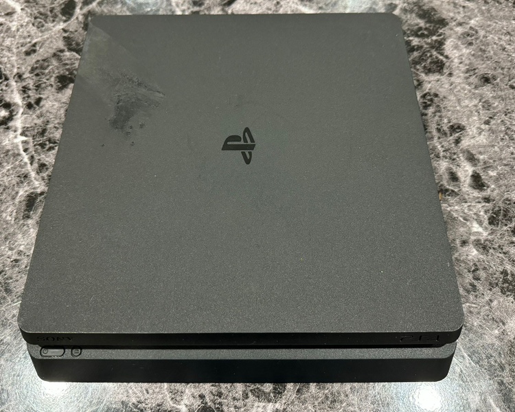 PlayStation slim 4 Console