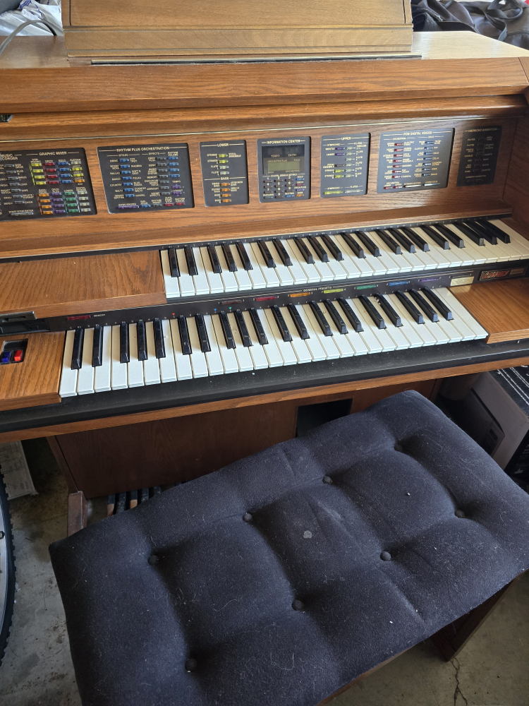 Lowrey Organ - photo 4