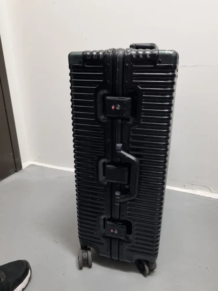 Large Suitcase with Wheels image indicator(3)