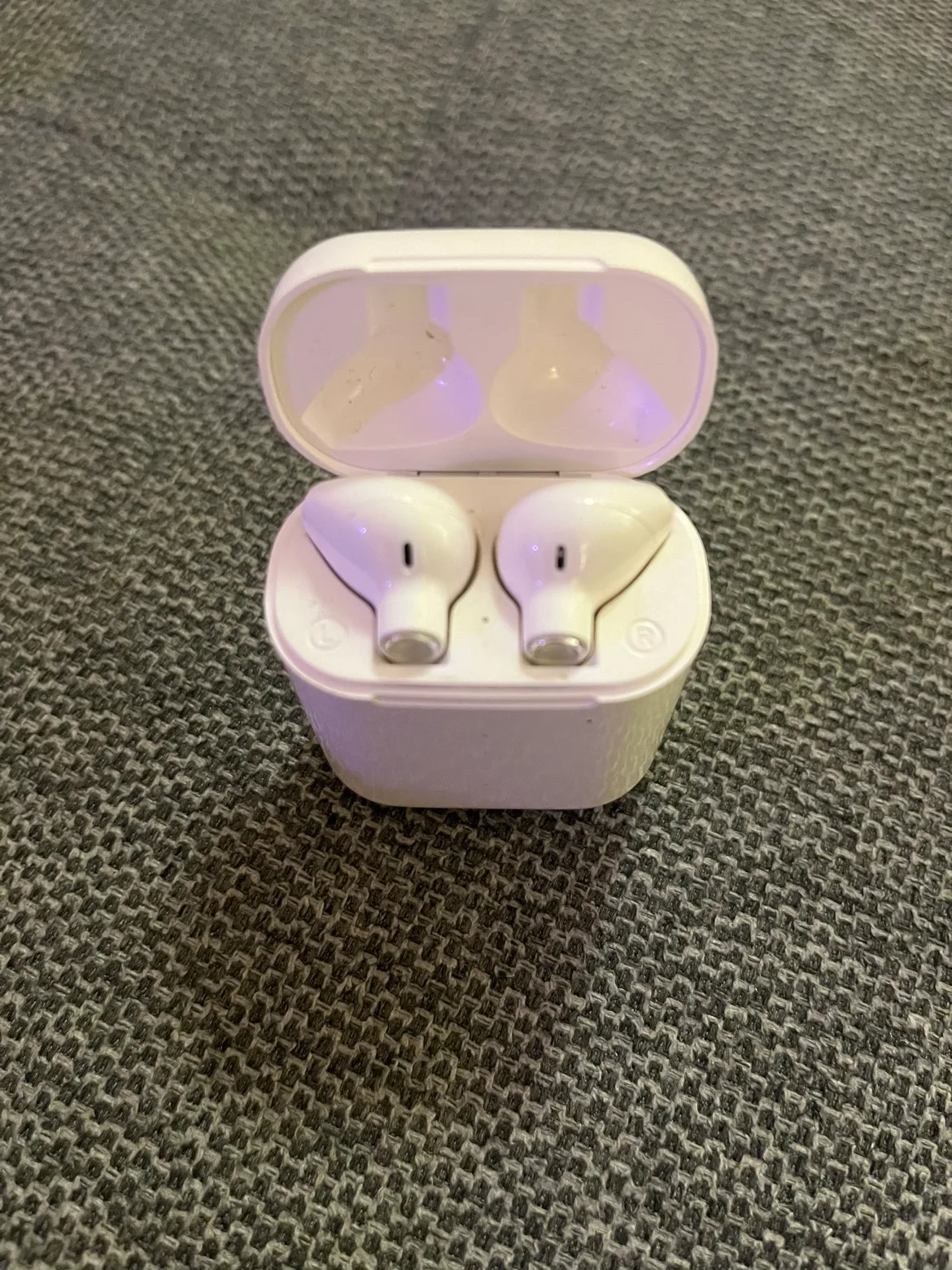 Wireless Earbuds image indicator(2)
