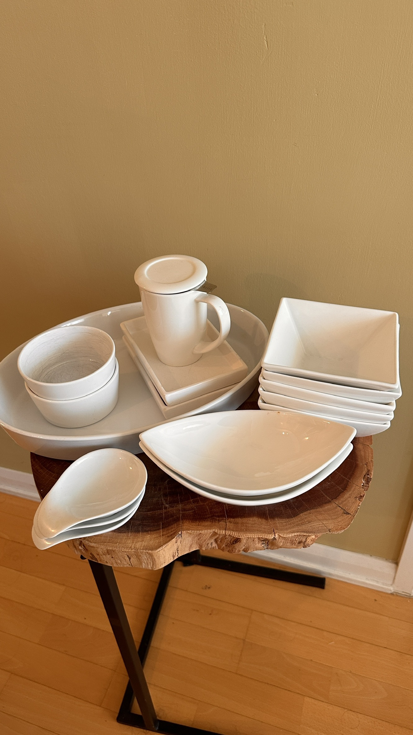 White Dish Set #freecycle - photo 2