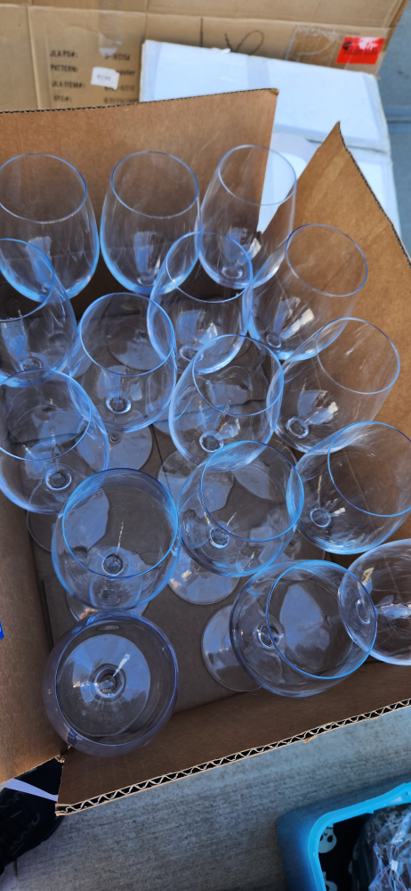 16 Crystal Wineglasses - photo 2