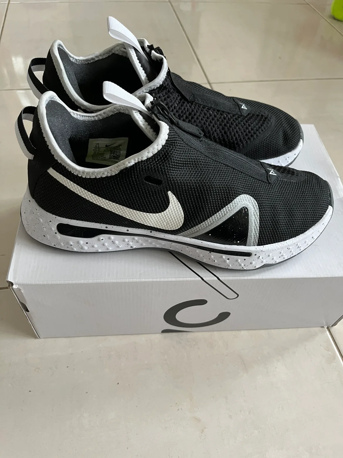 Nike Air Max 270 REACT. Brand new image indicator(2)