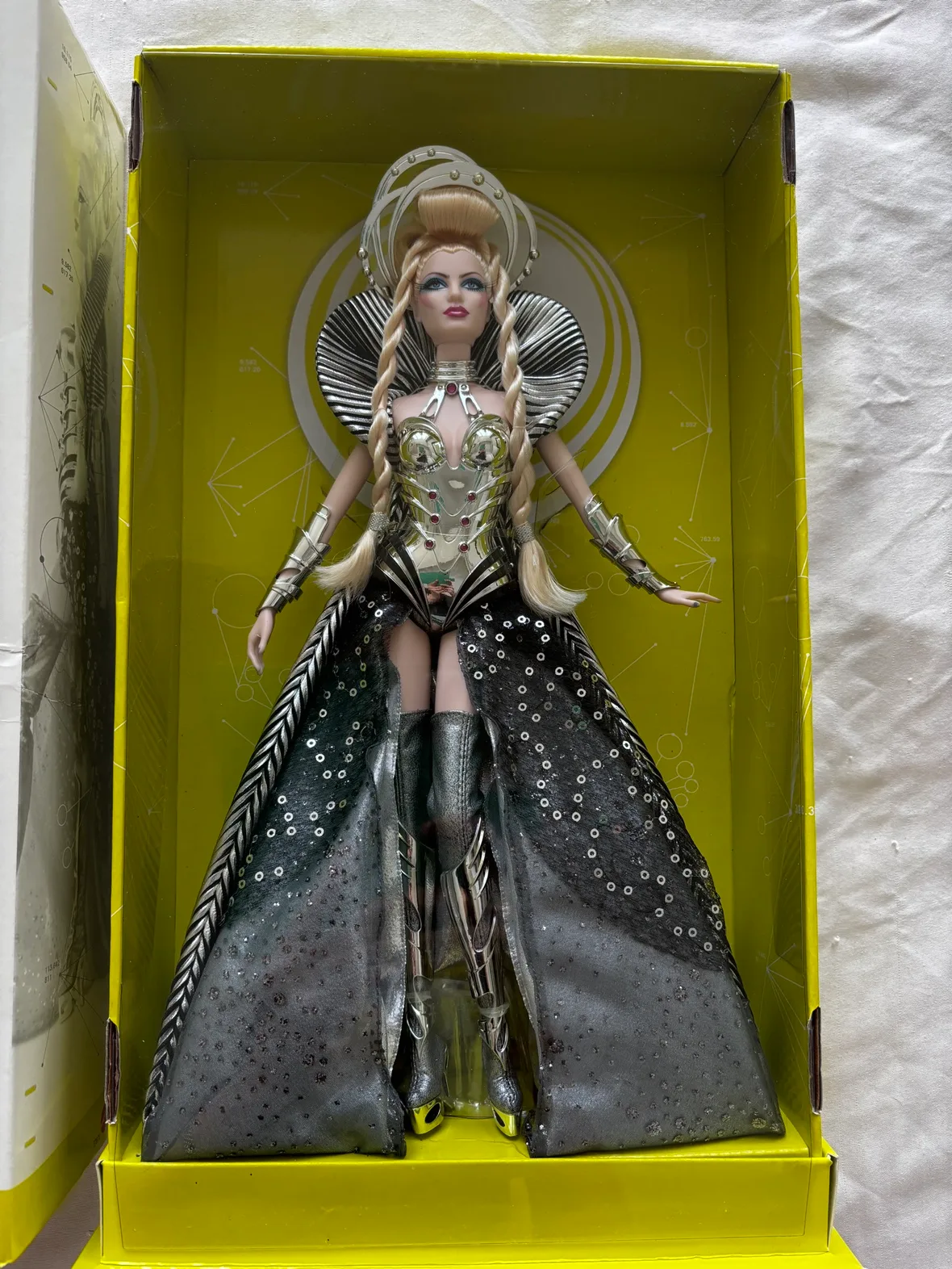 Barbie Collector's Edition - Goddess of the Galaxy image indicator(5)