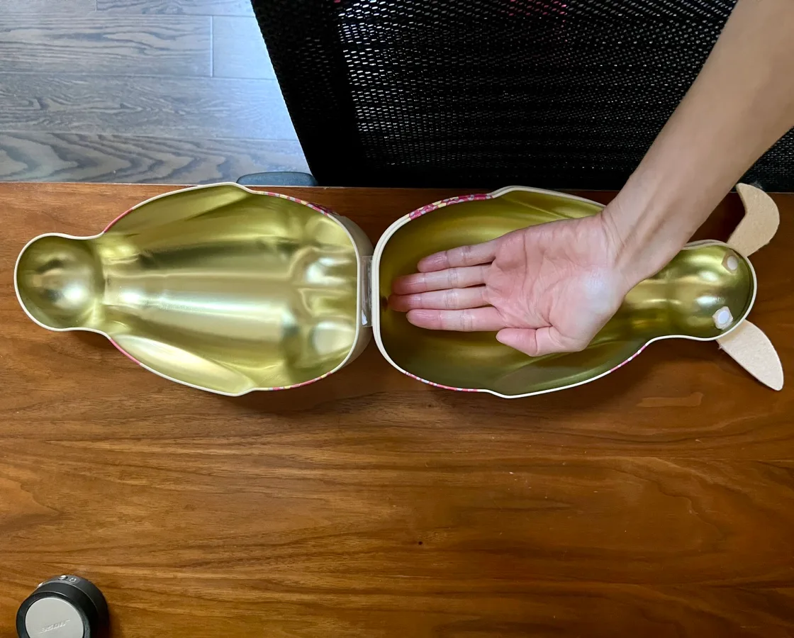 Brand new collectable Bunny cookie/candy tin image indicator(3)