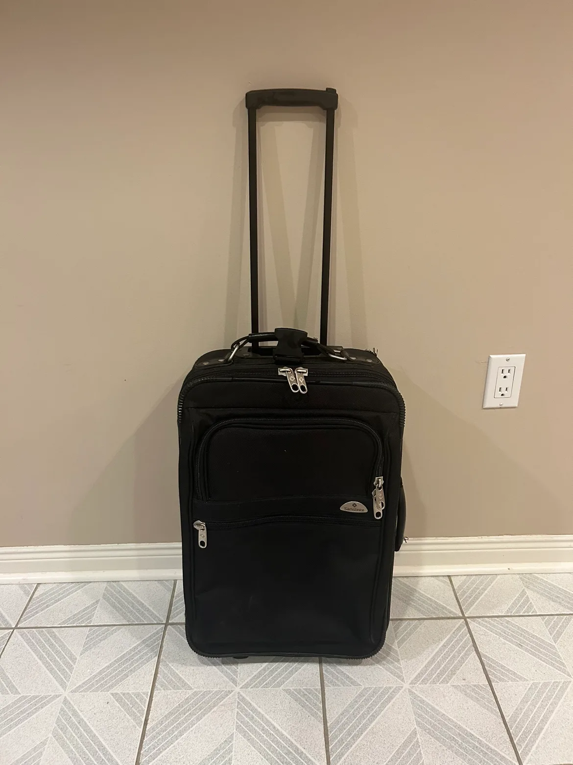 Samsonite Carry On Luggage thumbnail