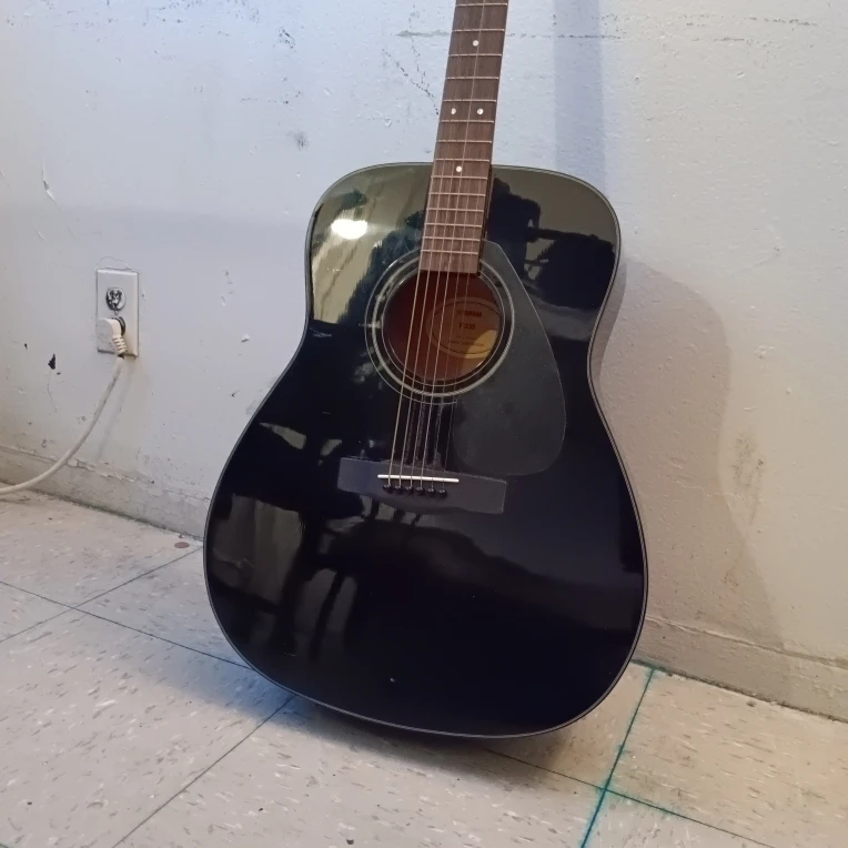 Yamaha Acoustic Guitar