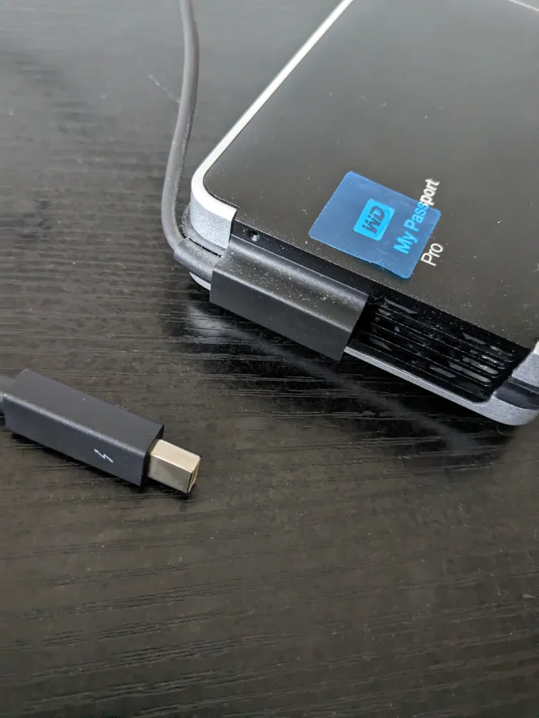 WD My Passport Pro External Hard Drive image indicator(2)