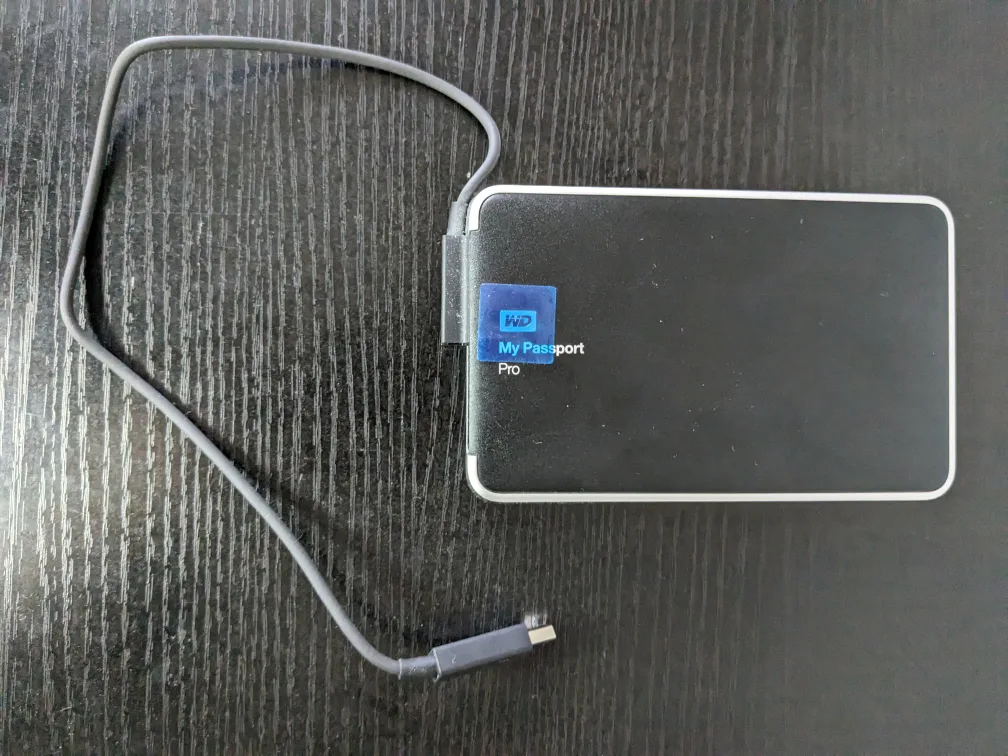 WD My Passport Pro External Hard Drive image indicator(3)