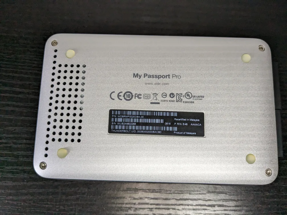 WD My Passport Pro External Hard Drive image indicator(4)