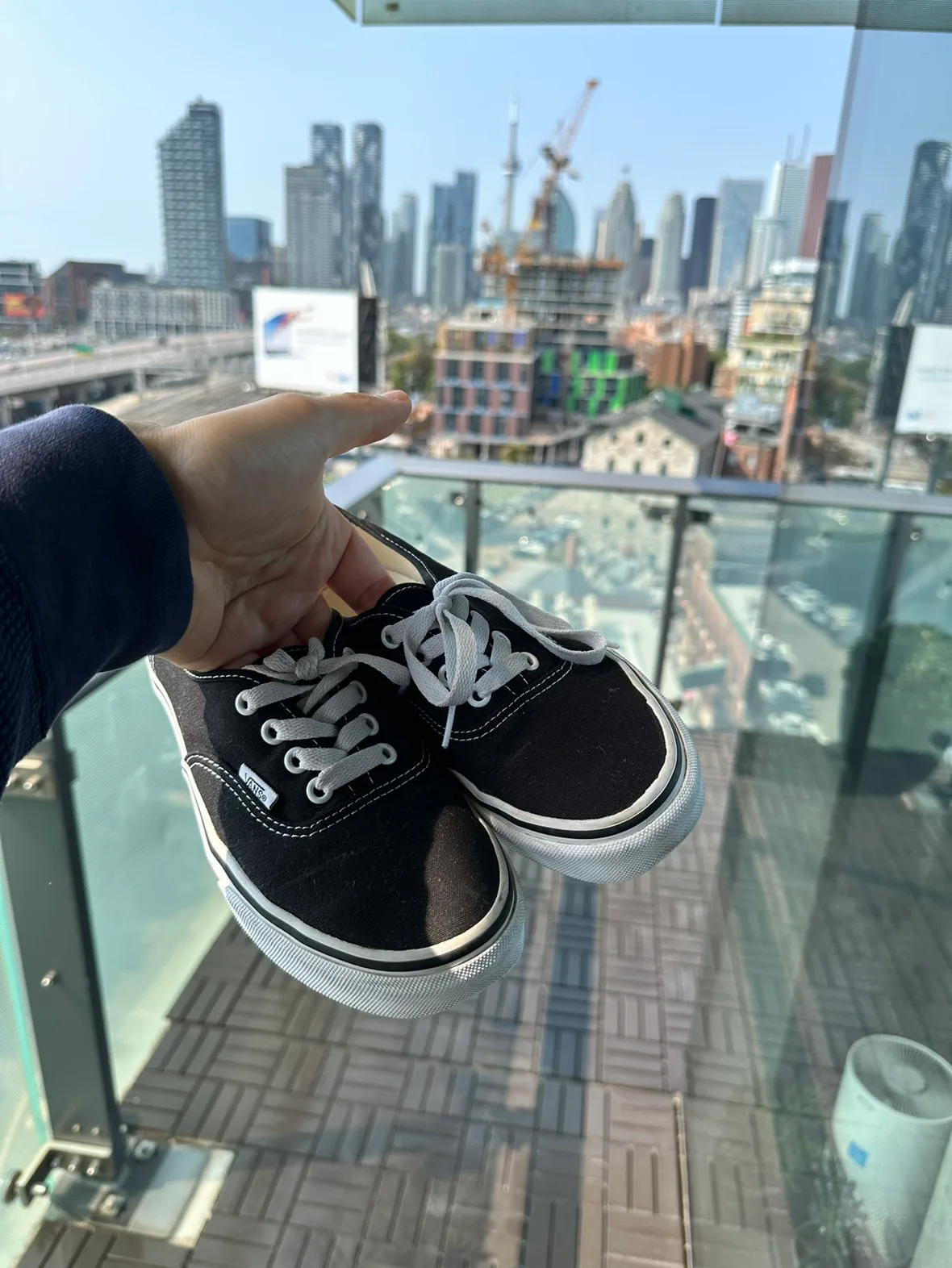 VANS AUTHENTIC, WOMENS, Size 7, BLACK/WHITE image indicator(2)