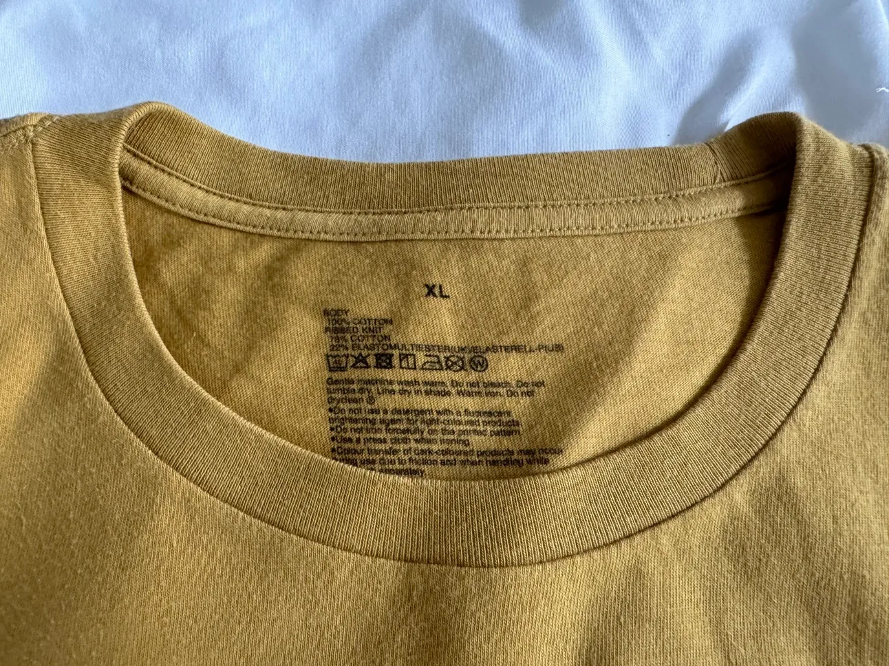 Uniqlo Men’s Mustard Yellow T-Shirt image indicator(3)