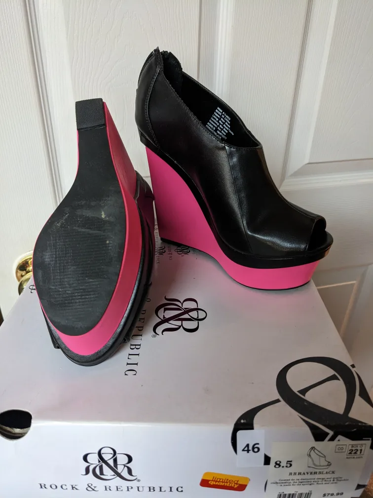 Rock & Republic Black and Pink Wedges image indicator(3)