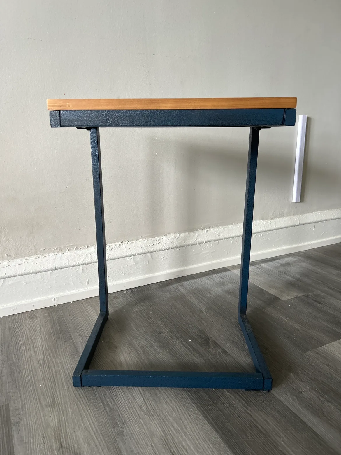 C-Shaped End Table image indicator(2)