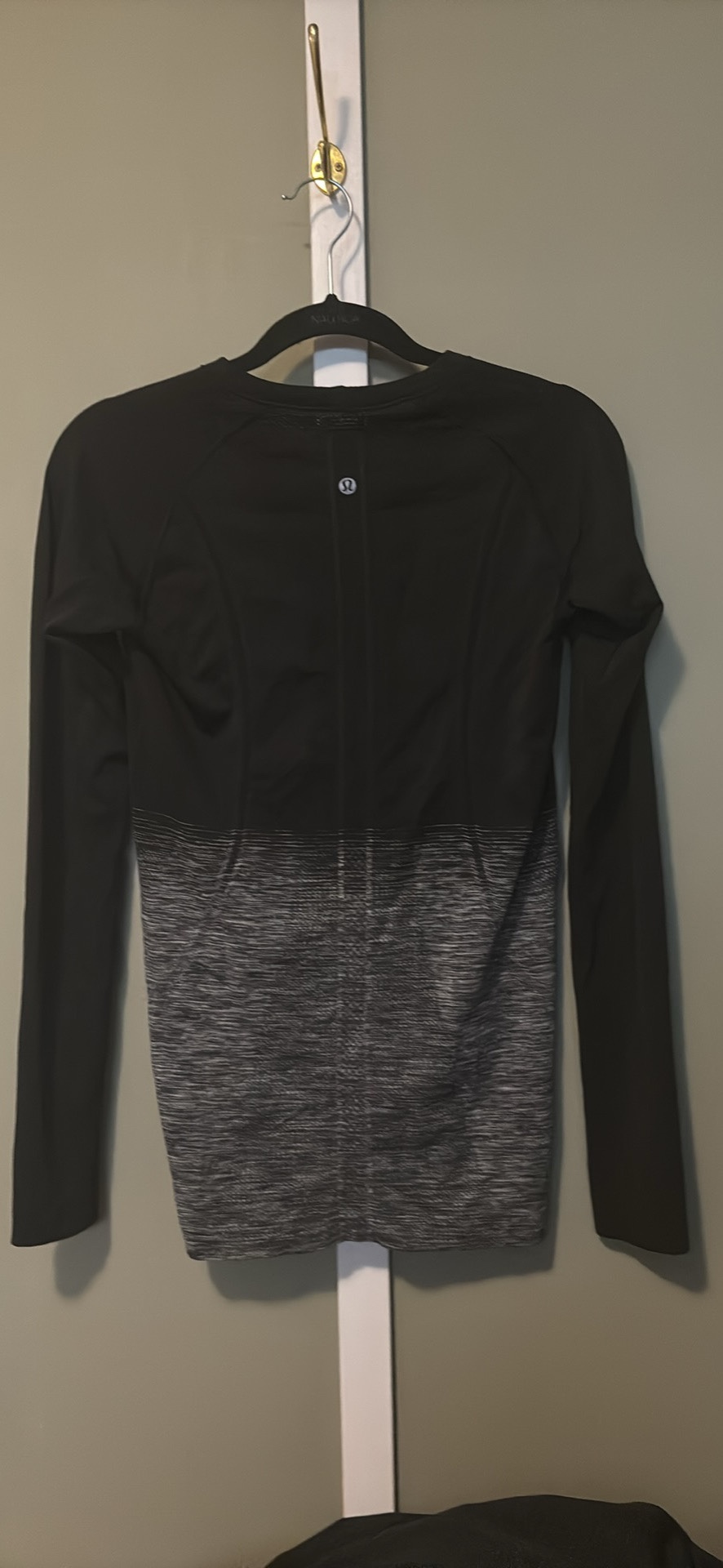 Lululemon Long Sleeve Shirt - photo 2