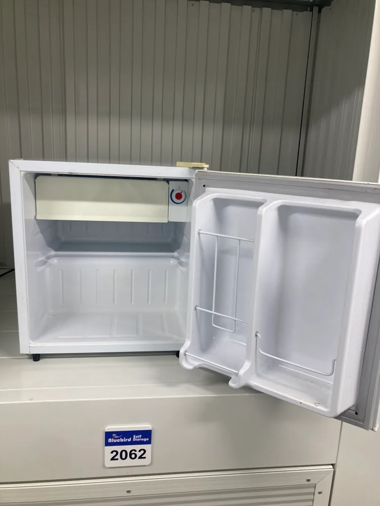 Danby Mini Fridge. image indicator(2)