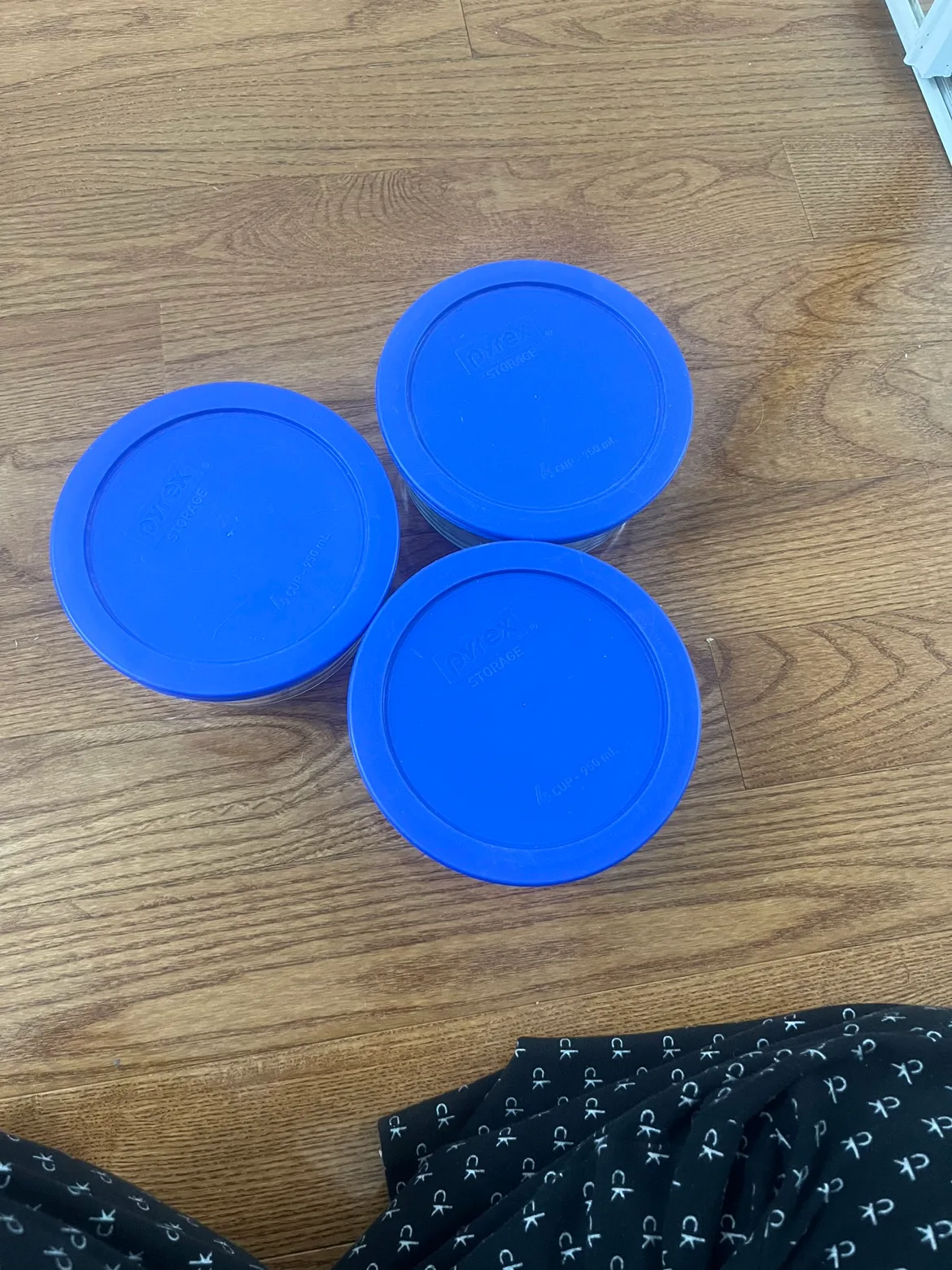 Pyrex Storage Containers (Set of 3) image indicator(2)