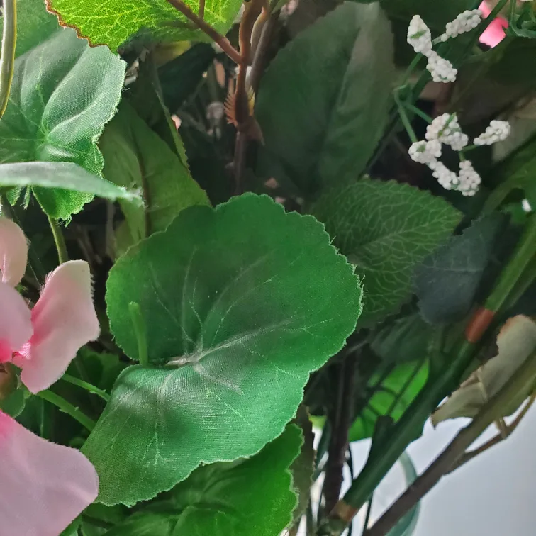 Glass Vase with Artificial Flowers image indicator(9)