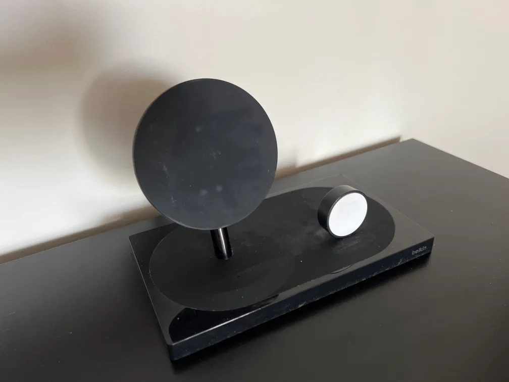 Belkin Wireless Charging Stand thumbnail