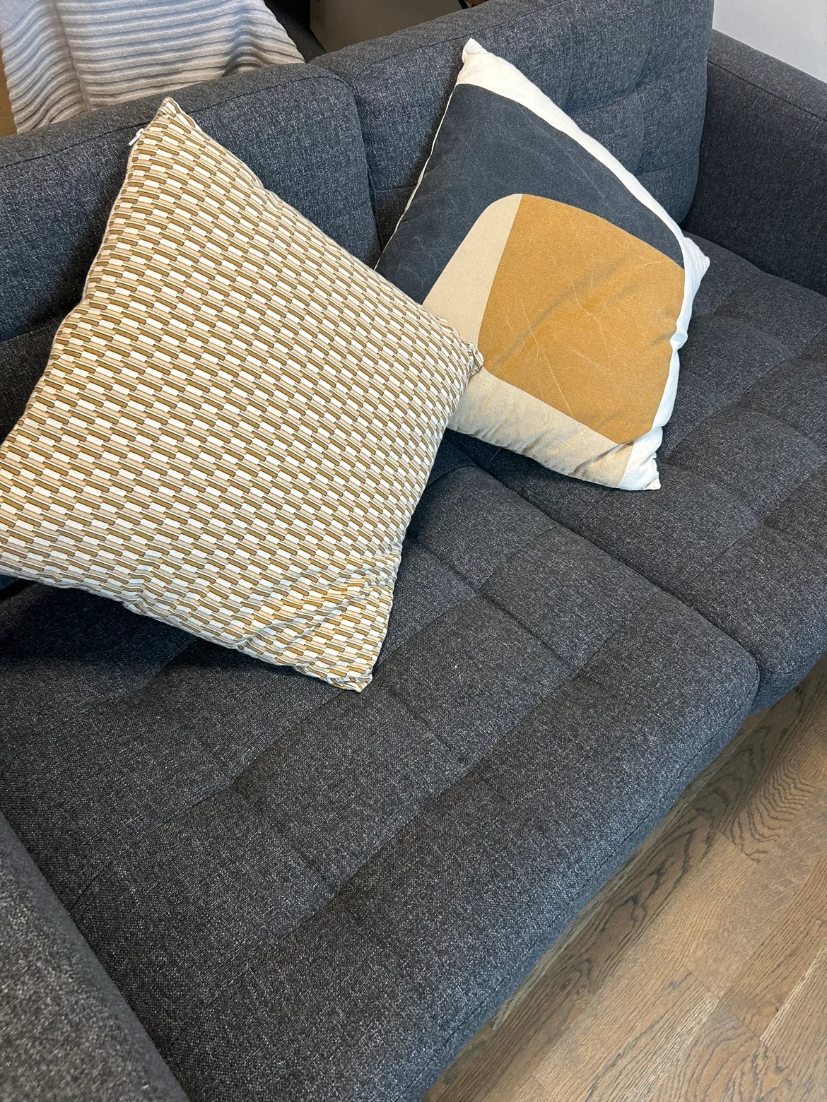 Throw Pillows image indicator(2)