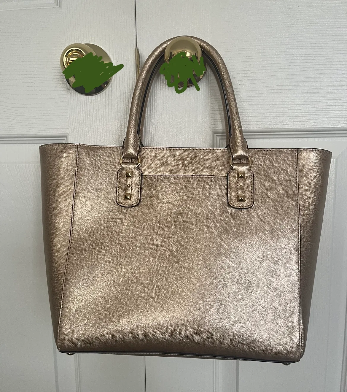 MICHAEL KORS SAFFIANO STUD Tote Purse Gold Leather image indicator(2)