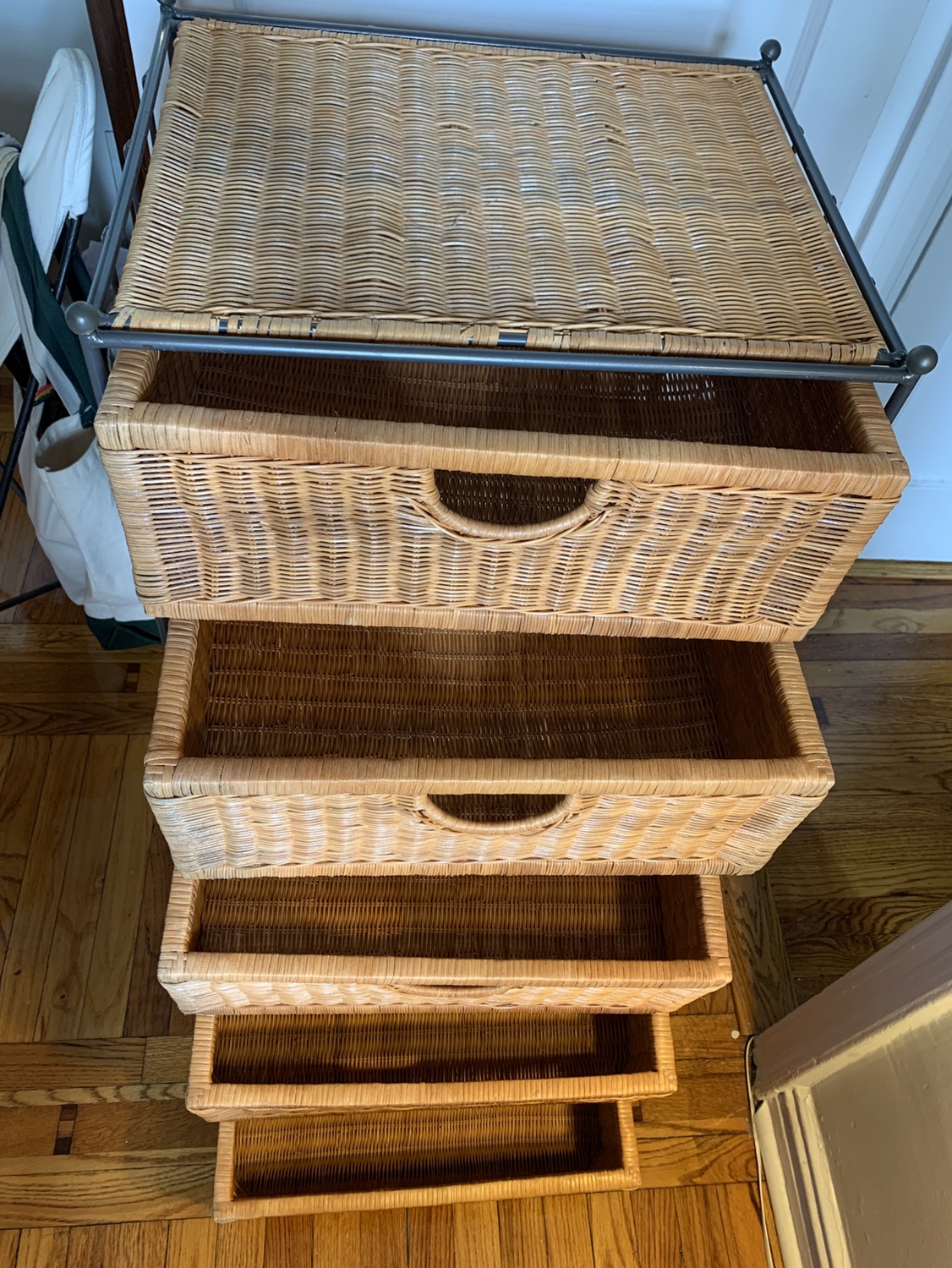 Small Wicker Drawer Dresser - photo 2