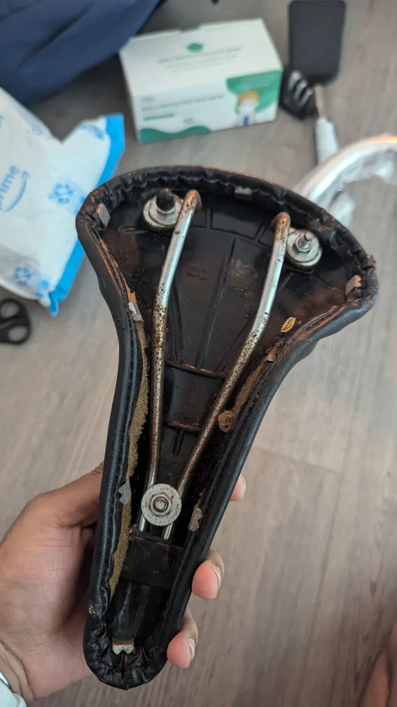 Vintage bike seat cushioned - Raleigh image indicator(2)