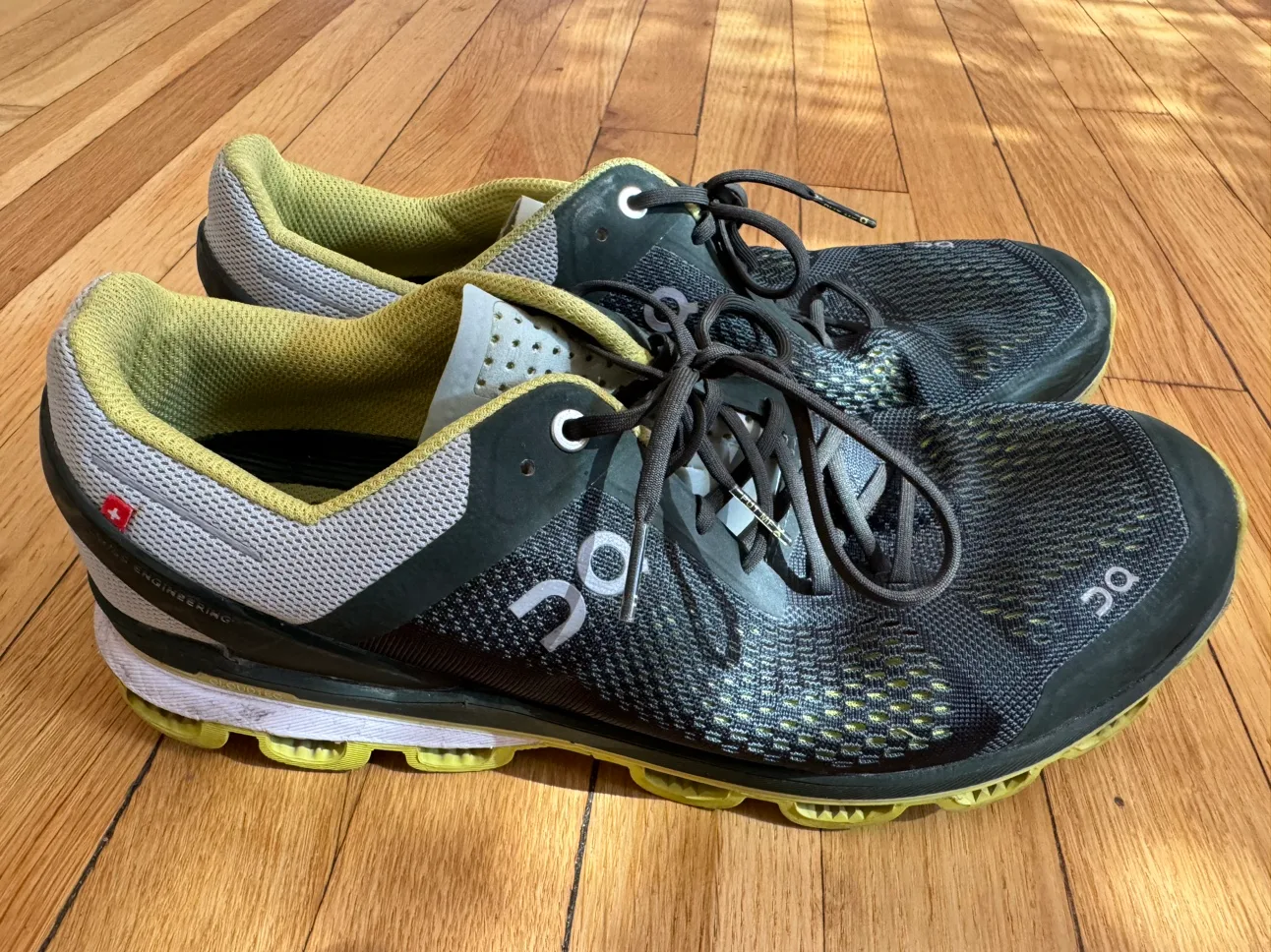 On Running Cloudsurfer Shoes thumbnail