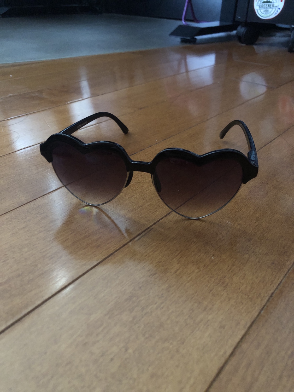 Assorted Unisex and Women’s Sunglasses (No prescriptions lenses) - photo 5