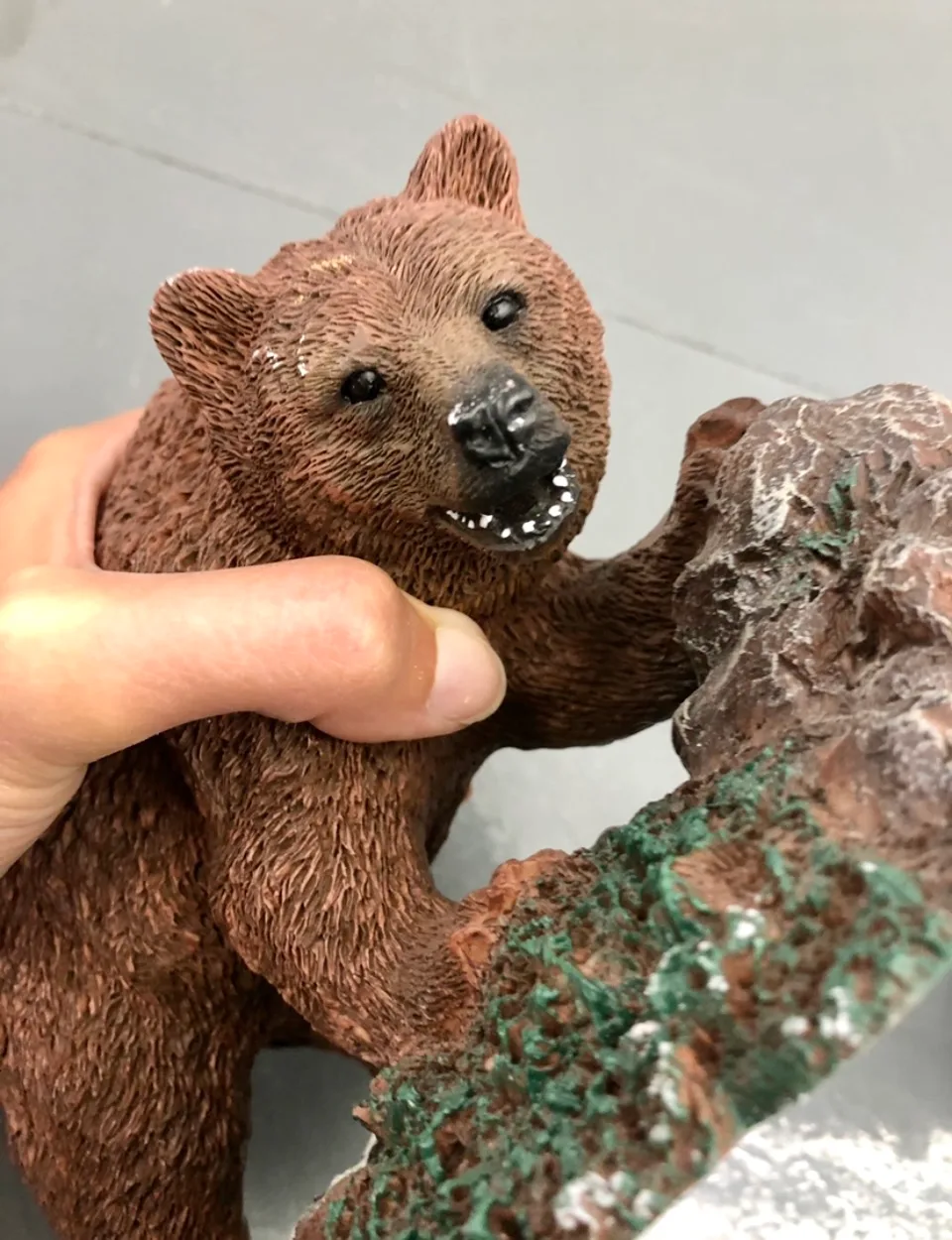 Wild Bear Figurine image indicator(2)