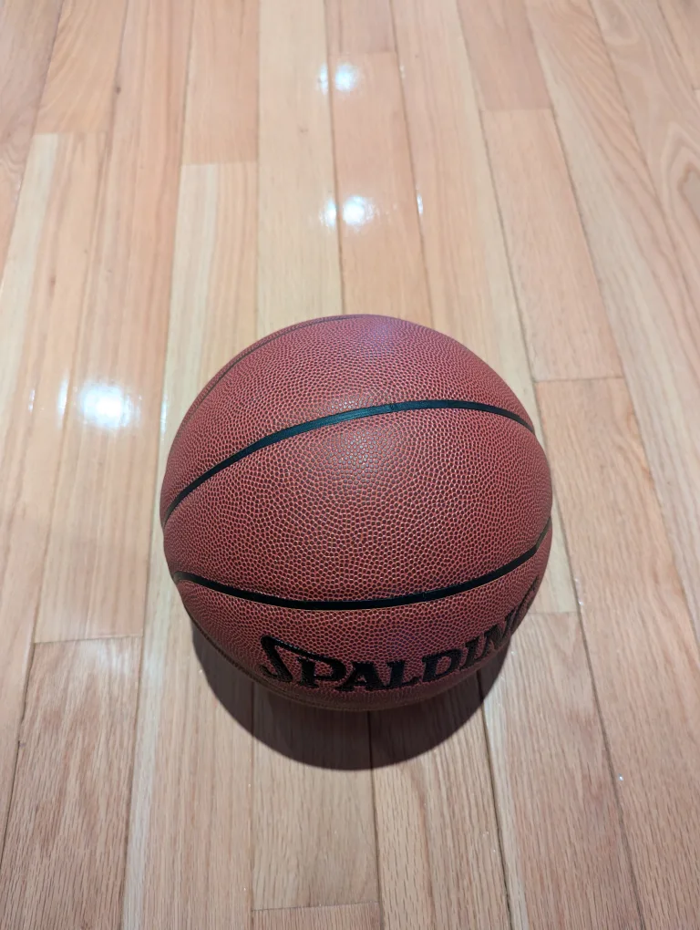 Spalding Ultimate Indoor/Outdoor Basketball image indicator(2)