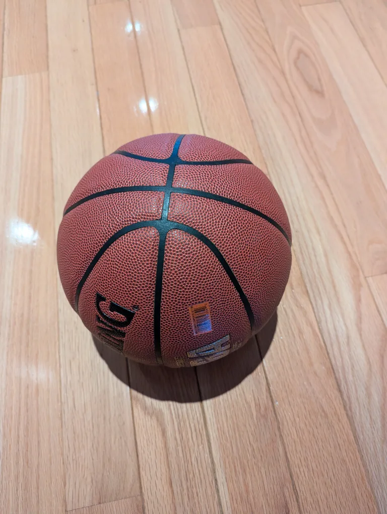 Spalding Ultimate Indoor/Outdoor Basketball image indicator(4)