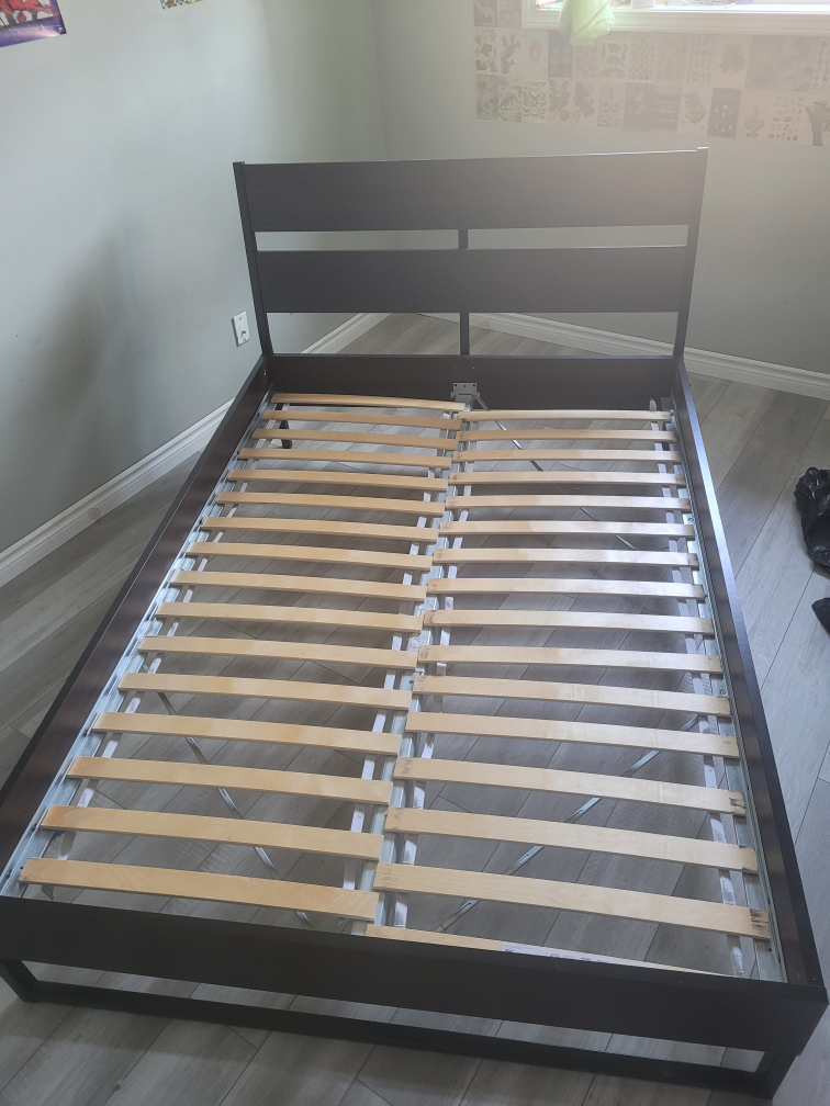 queen size bed - photo 2