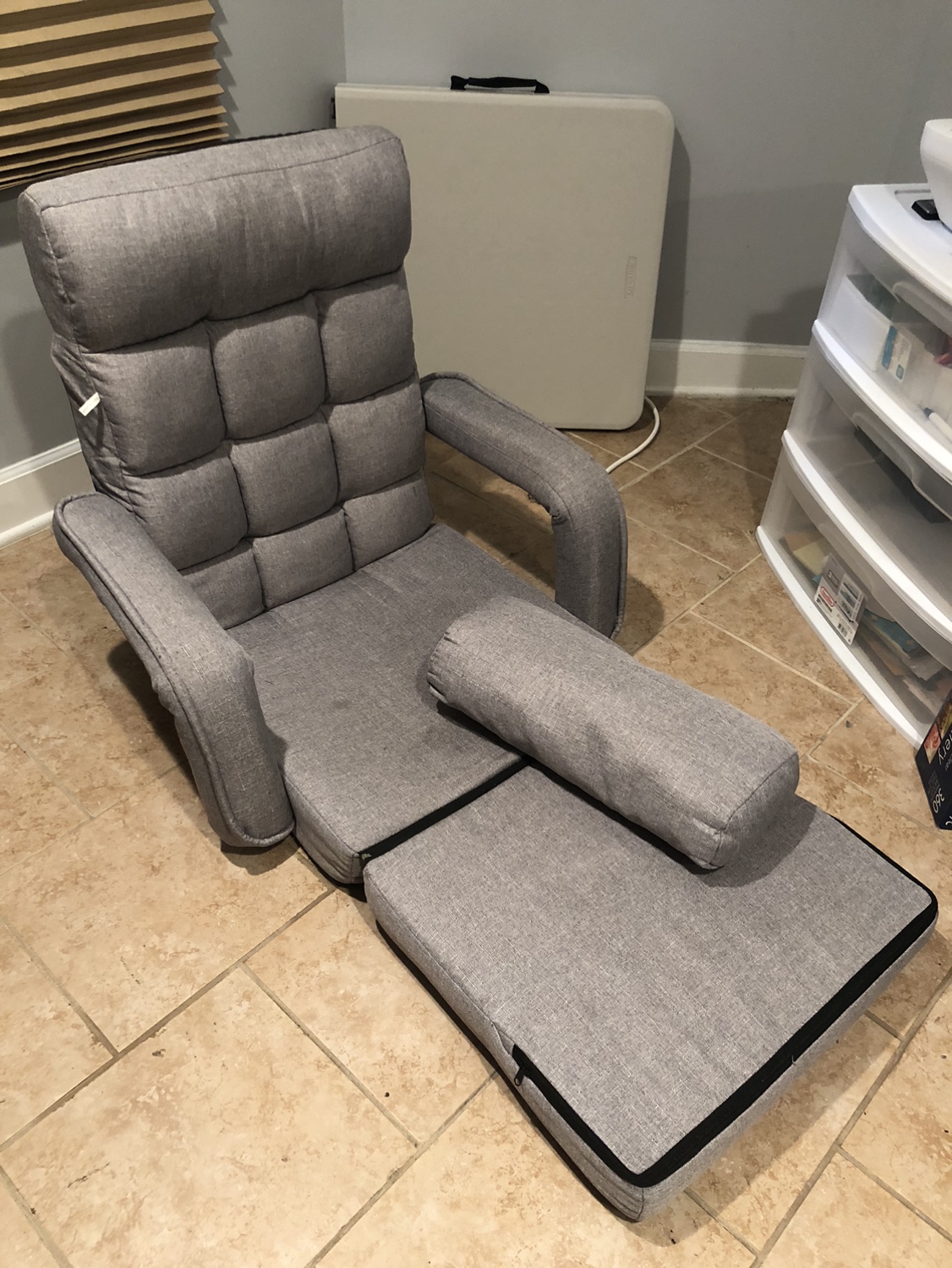 Grey floor chair with folding footrest - photo 2