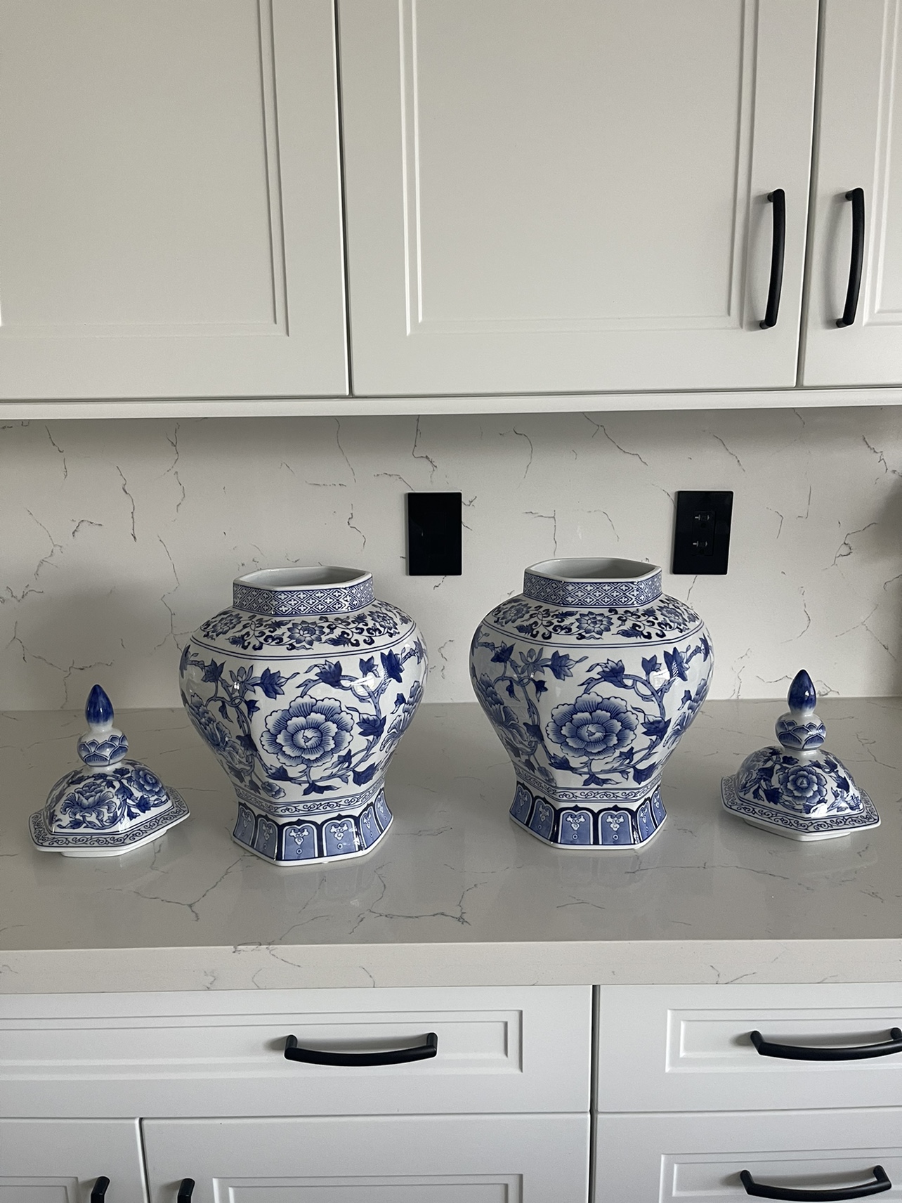 Blue and White Porcelain Vases - photo 3